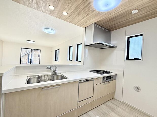 ■シンプルで機能的、毎日使いやすいキッチン