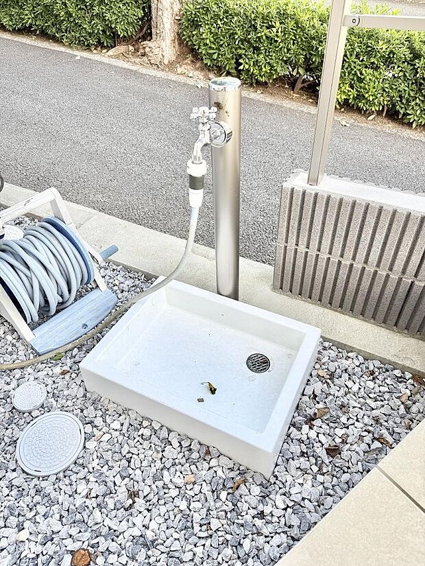 ■ガーデニングや洗車などの際に大活躍な屋外立水栓  