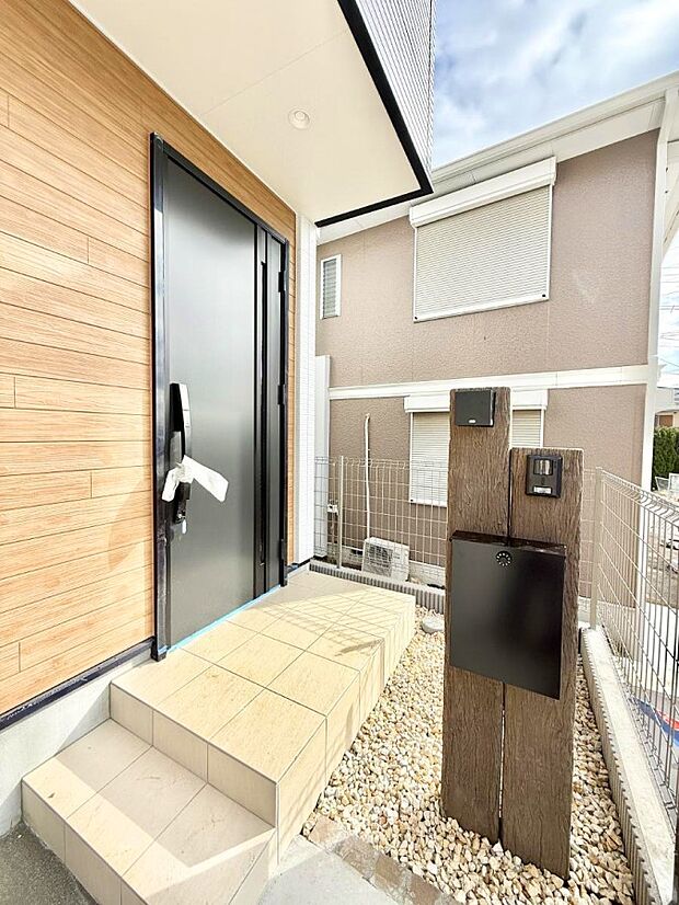 ■ 家族とゲストをやさしく迎える、心温まる玄関