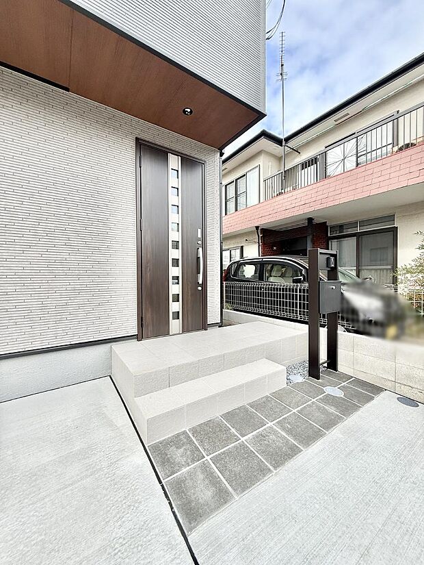 ■ シンプルで美しく、住まいの第一印象を彩る玄関です