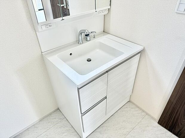 ■手洗いや顔を洗う時も快適に使える便利なシャワー