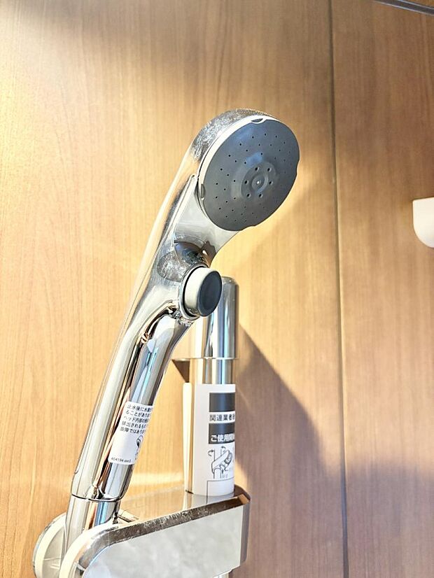 ■わざわざシャワー水栓のレバーまで手を伸ばす必要がなく、簡単に止水できる