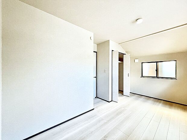 ■シンプルな空間で、収納付きベッドやデスクなど、多機能な家具を活用しやすいです