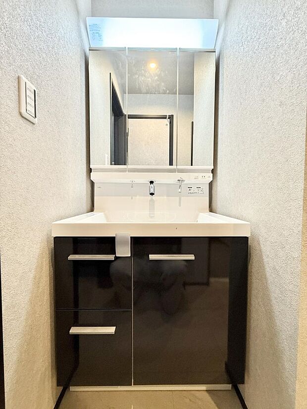 ■明るい洗面所は毎朝の歯磨きも楽しくできちゃいそうです♪