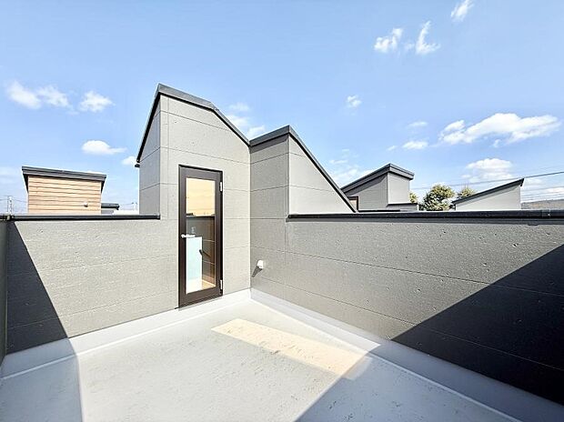 ■ 心地よい風と光を感じる、くつろぎのバルコニー