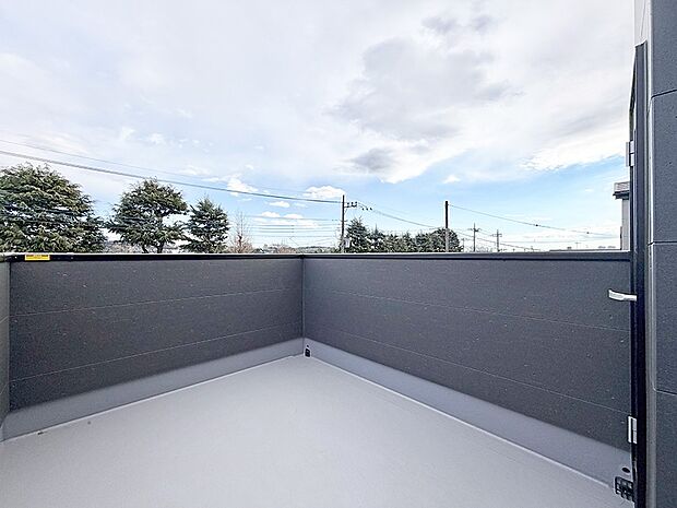 ■ 自然を身近に感じる、開放的なバルコニー