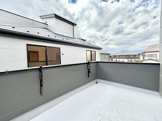 ■ 自然を身近に感じる、開放的なバルコニー