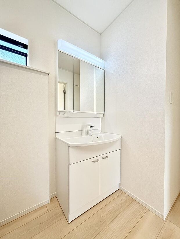 ■明るい洗面所は毎朝の歯磨きも楽しくできちゃいそうです♪