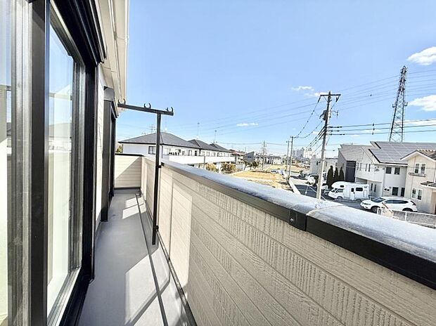 ■ 心地よい風と光を感じる、くつろぎのバルコニー