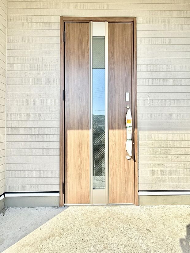 ■ シンプルで美しく、住まいの第一印象を彩る玄関です