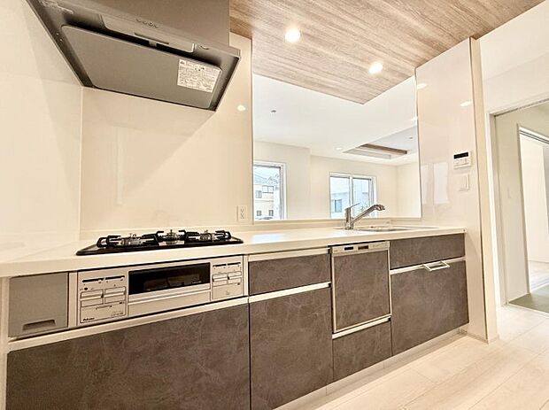 ■シンプルで美しく心地よい時間を生むキッチン空間