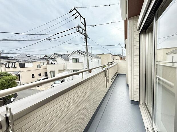 ■ 心地よい風と光を感じる、くつろぎのバルコニー