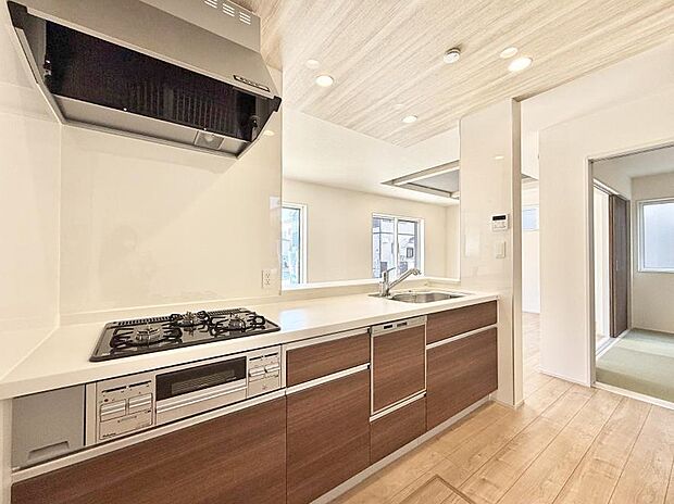 ■シンプルで機能的、毎日使いやすいキッチン