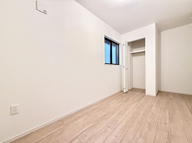 ■シンプルな空間で、収納付きベッドやデスクなど、多機能な家具を活用しやすいです