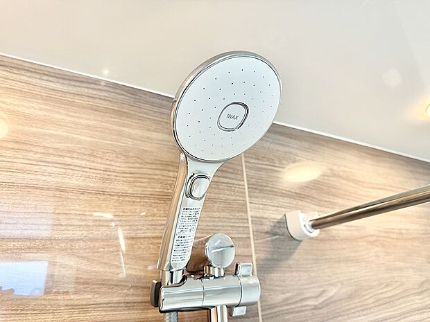 ■手元で簡単に止水できるため、水の無駄遣いを減らすことができます。  