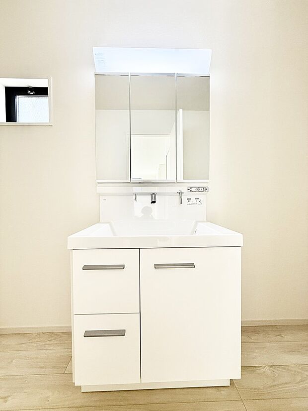 ■明るい洗面所は毎朝の歯磨きも楽しくできちゃいそうです♪