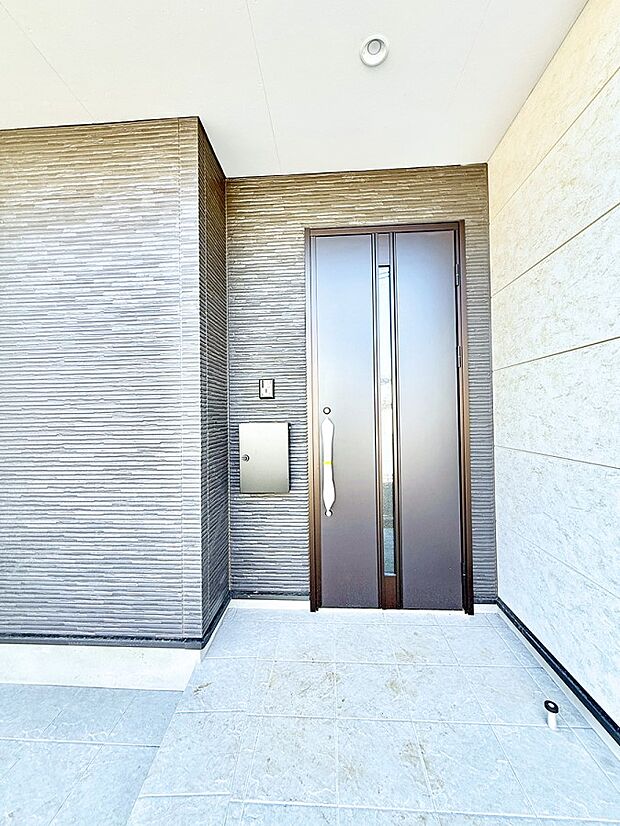 ■ 家族とゲストをやさしく迎える、心温まる玄関