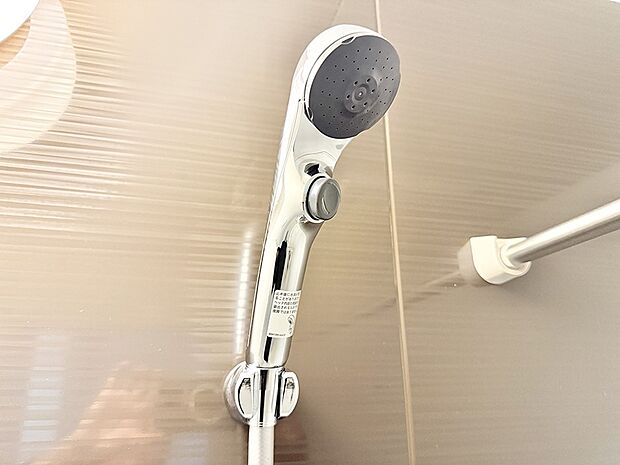 ■手元で簡単に止水できるため、水の無駄遣いを減らすことができます。  