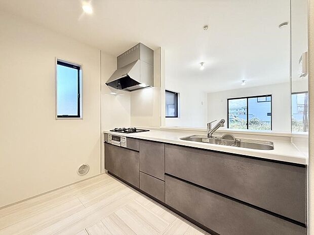 ■シンプルで機能的、毎日使いやすいキッチン