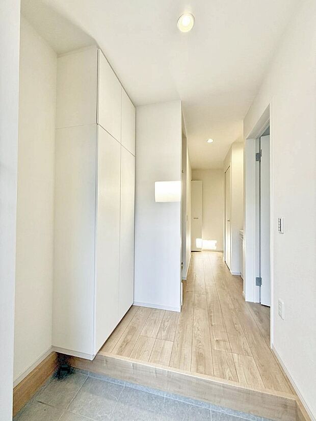 2号棟  ■ シンプルで美しく、快適な暮らしの入り口