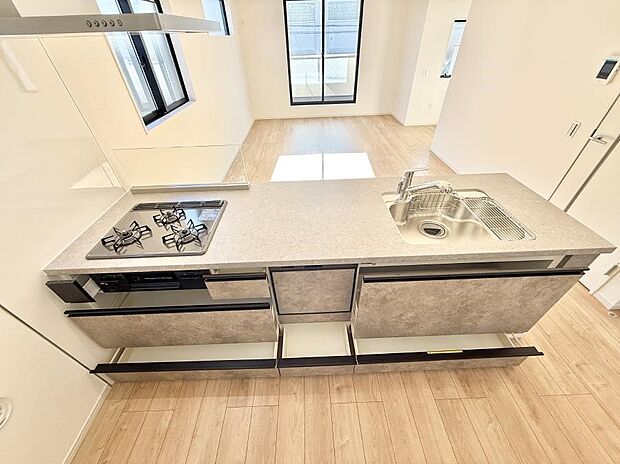 ■シンプルで機能的、毎日使いやすいキッチン