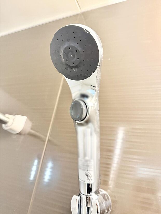 ■手元で簡単に止水できるため、水の無駄遣いを減らすことができます。