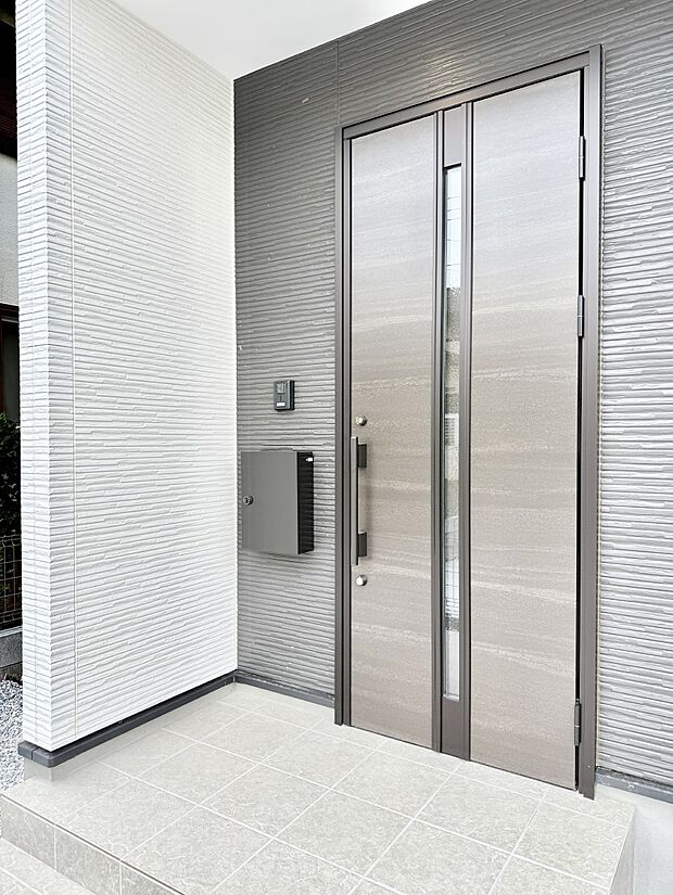 ■ 家族とゲストをやさしく迎える、心温まる玄関