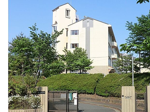 中学校 900m 八王子市立上柚木中学校