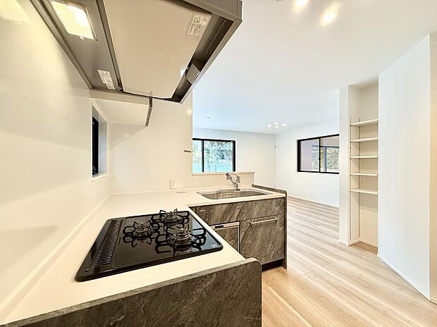 ■シンプルで機能的、毎日使いやすいキッチン