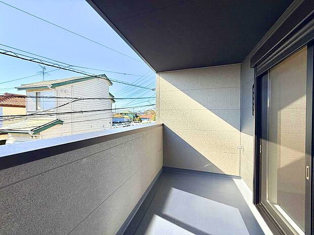 ■ 心地よい風と光を感じる、くつろぎのバルコニー
