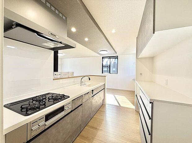 ■シンプルで機能的、毎日使いやすいキッチン