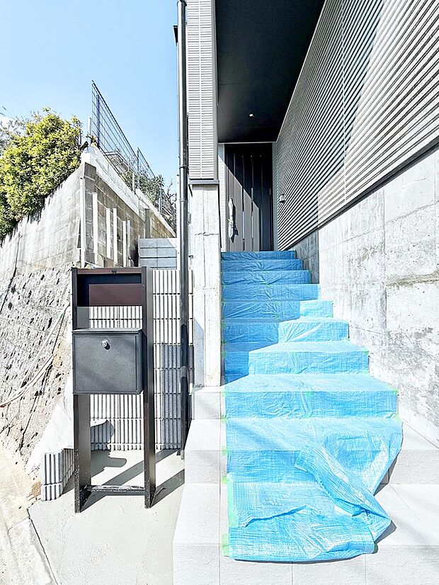 ■ 心地よい暮らしへとつながる、温かい玄関