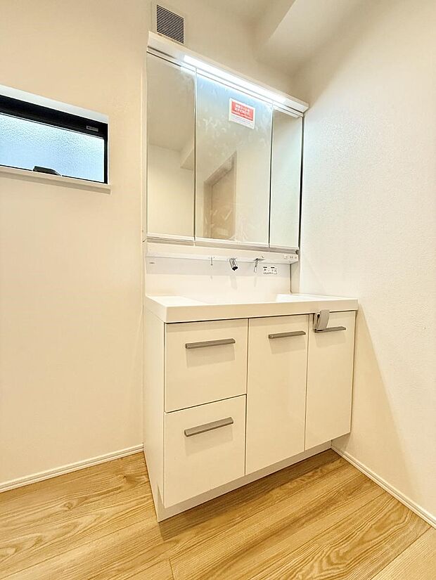 ■明るい洗面所は毎朝の歯磨きも楽しくできちゃいそうです♪