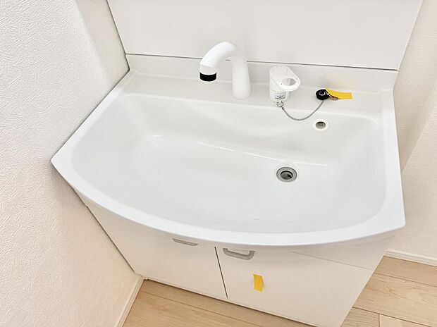 ■細かい部分まで洗いやすく便利なハンドシャワー付き