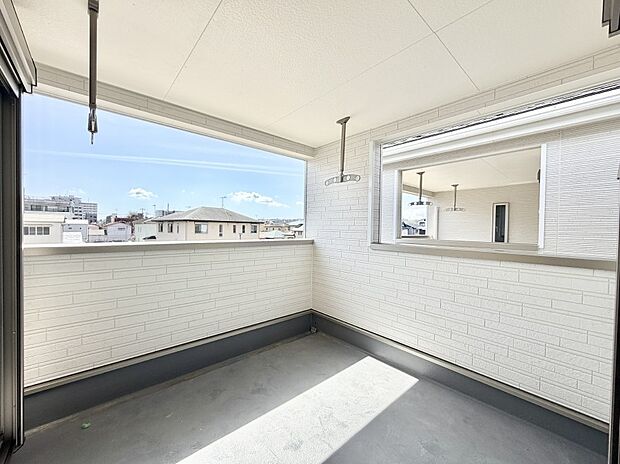 ■ 季節の移ろいを感じられる開放的な空間です