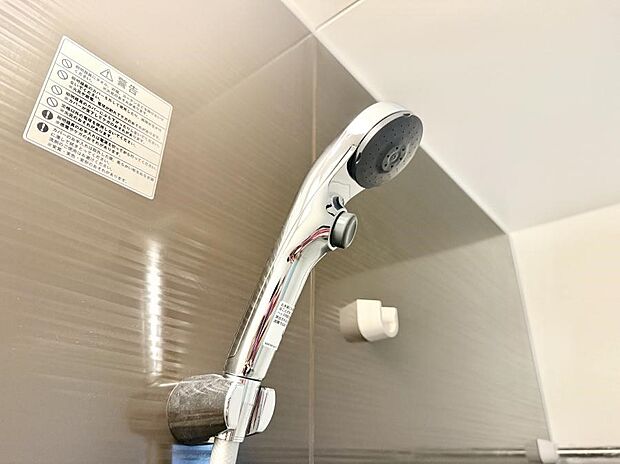 ■温水洗浄で快適、清潔感が保たれるシャワートイレ