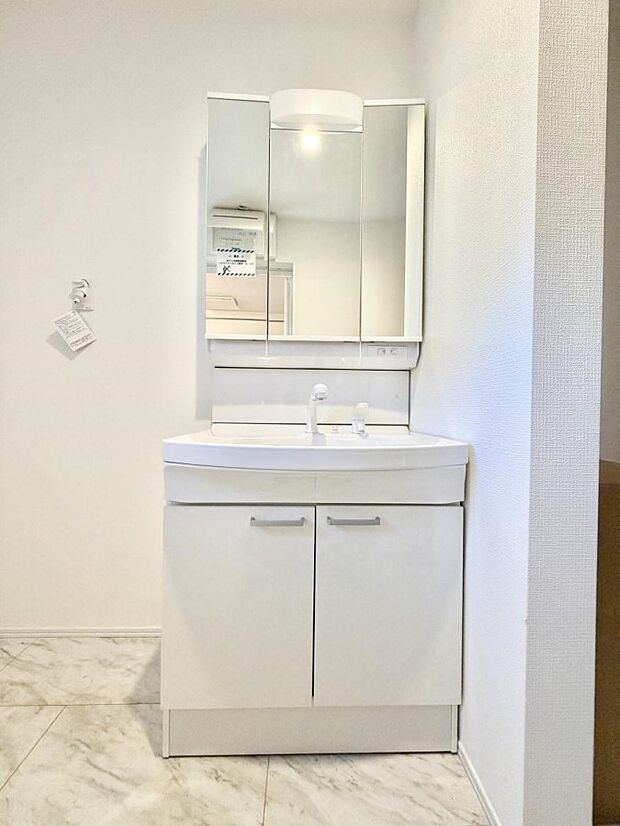 ■明るい洗面所は毎朝の歯磨きも楽しくできちゃいそうです♪