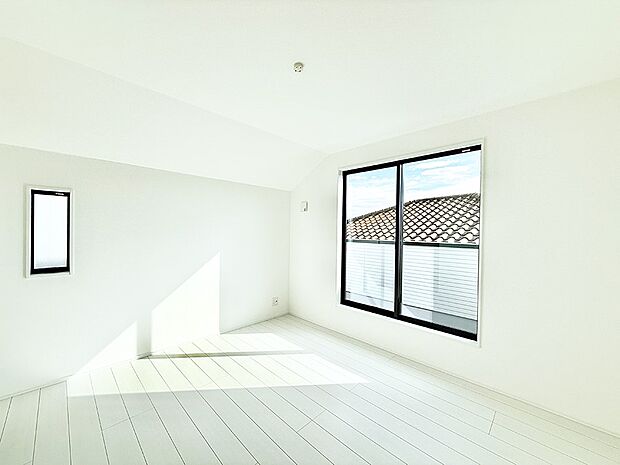 ■シンプルな空間で、収納付きベッドやデスクなど、多機能な家具を活用しやすいです