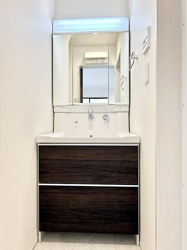 ■明るい洗面所は毎朝の歯磨きも楽しくできちゃいそうです♪