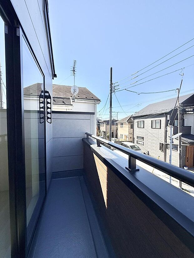 ■ 心地よい風と光を感じる、くつろぎのバルコニー