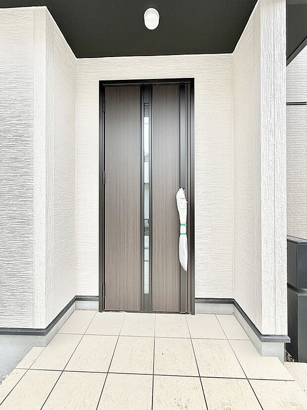 ■ シンプルで美しく、住まいの第一印象を彩る玄関です