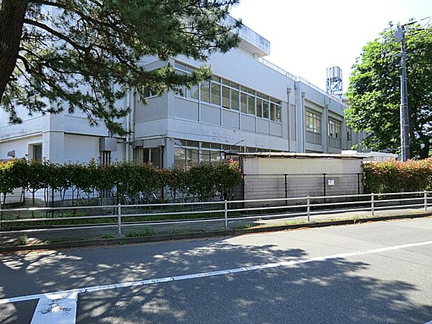 小学校 1100m 横須賀市立久里浜小学校