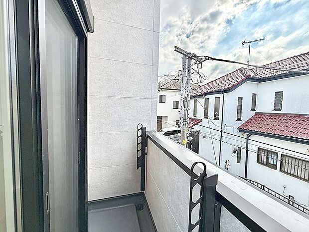 ■ 自然を身近に感じる、開放的なバルコニー