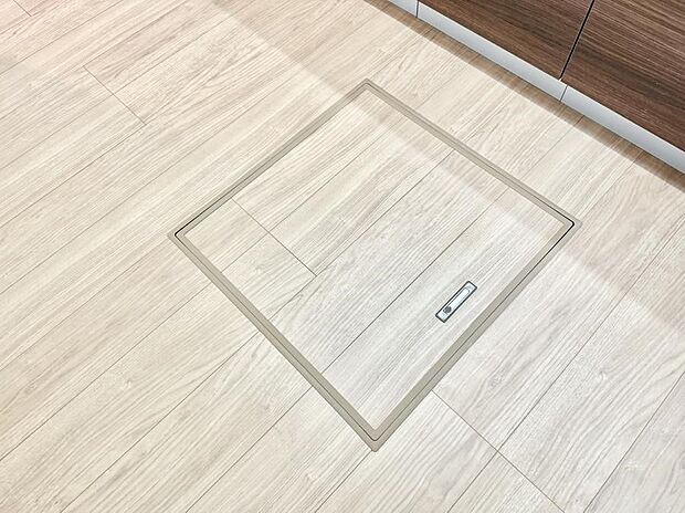 ■季節物など簡単に収納でき便利