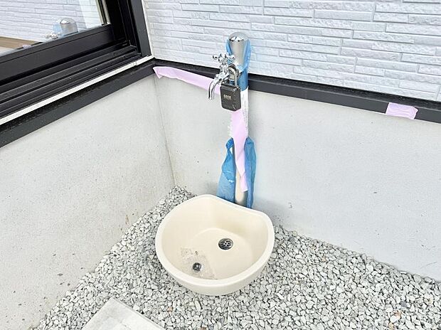 ■ガーデニングや洗車などの際に大活躍な屋外立水栓  