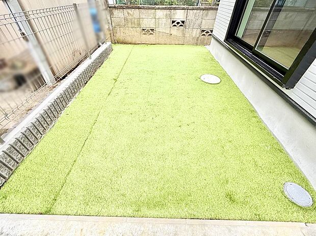 ■季節の移ろいを感じられる、落ち着いた雰囲気の屋外空間