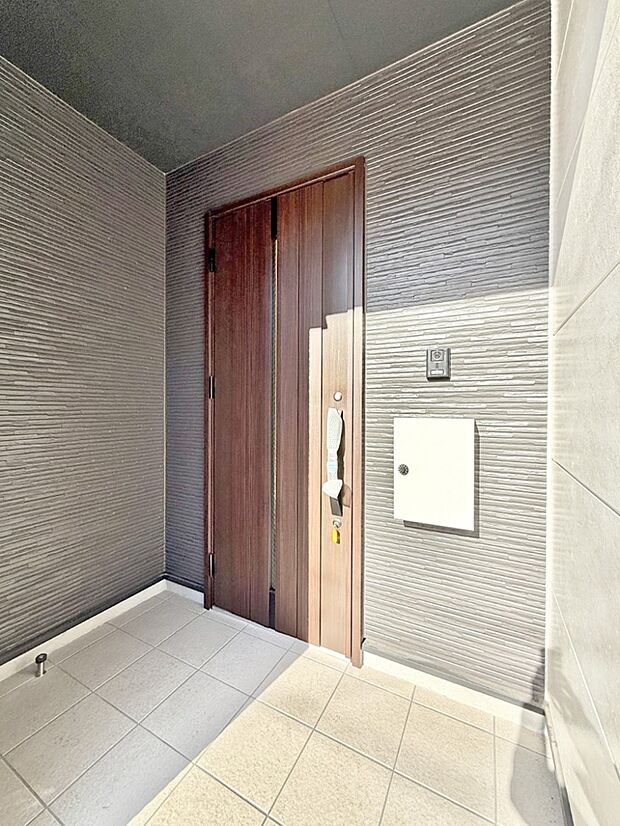 ■ シンプルで美しく、住まいの第一印象を彩る玄関です