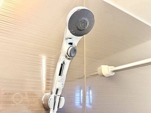 ■手元で簡単に止水できるため、水の無駄遣いを減らすことができます。