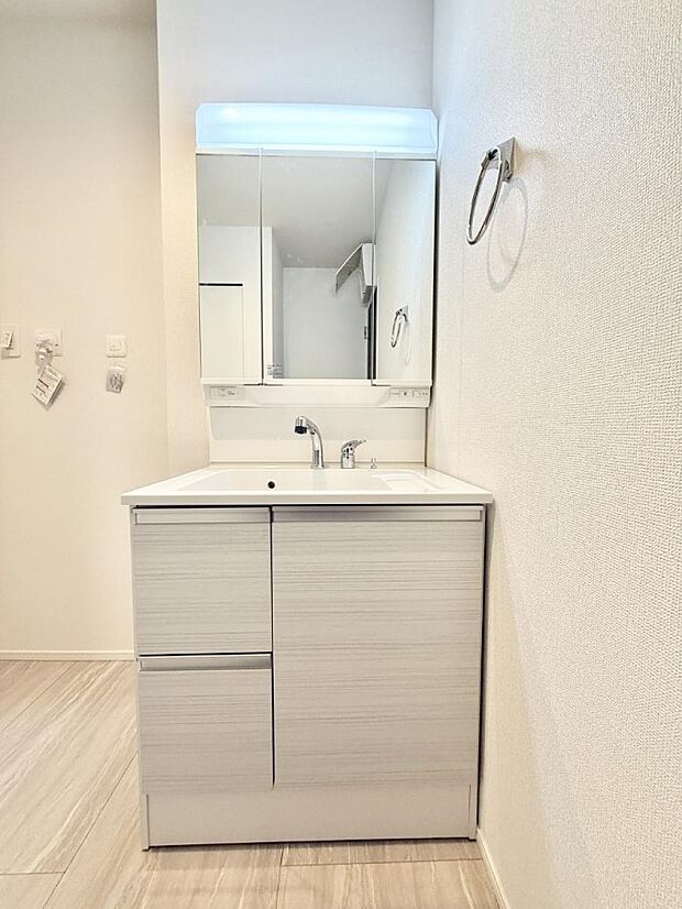 ■明るい洗面所は毎朝の歯磨きも楽しくできちゃいそうです♪