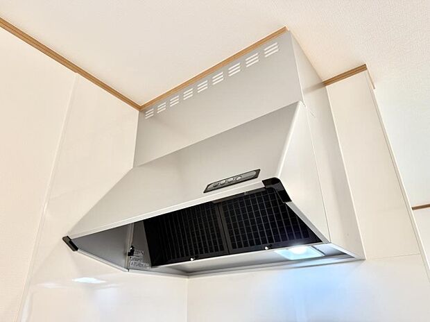 ■フードに覆われている為、匂いが換気扇に誘導され、効率的に排煙ができます